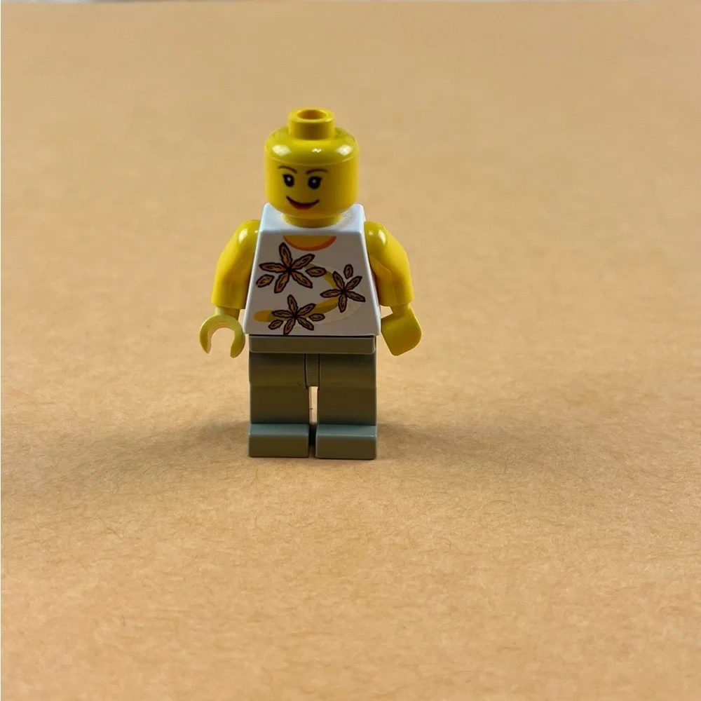 LEGO Girl Female Classic Town Minifigure Smiling Face Flower Top 2”